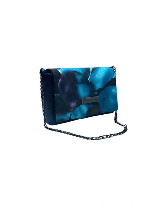 Brighten Your Look: How a Vibrant Bag Can Transform Your Outfit